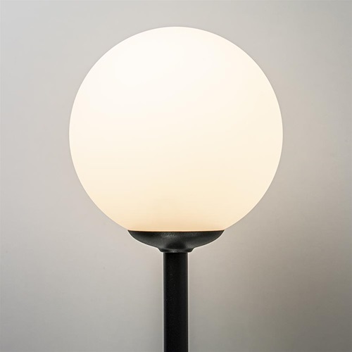 Plafondlamp/wandlamp mat zwart met wit glas