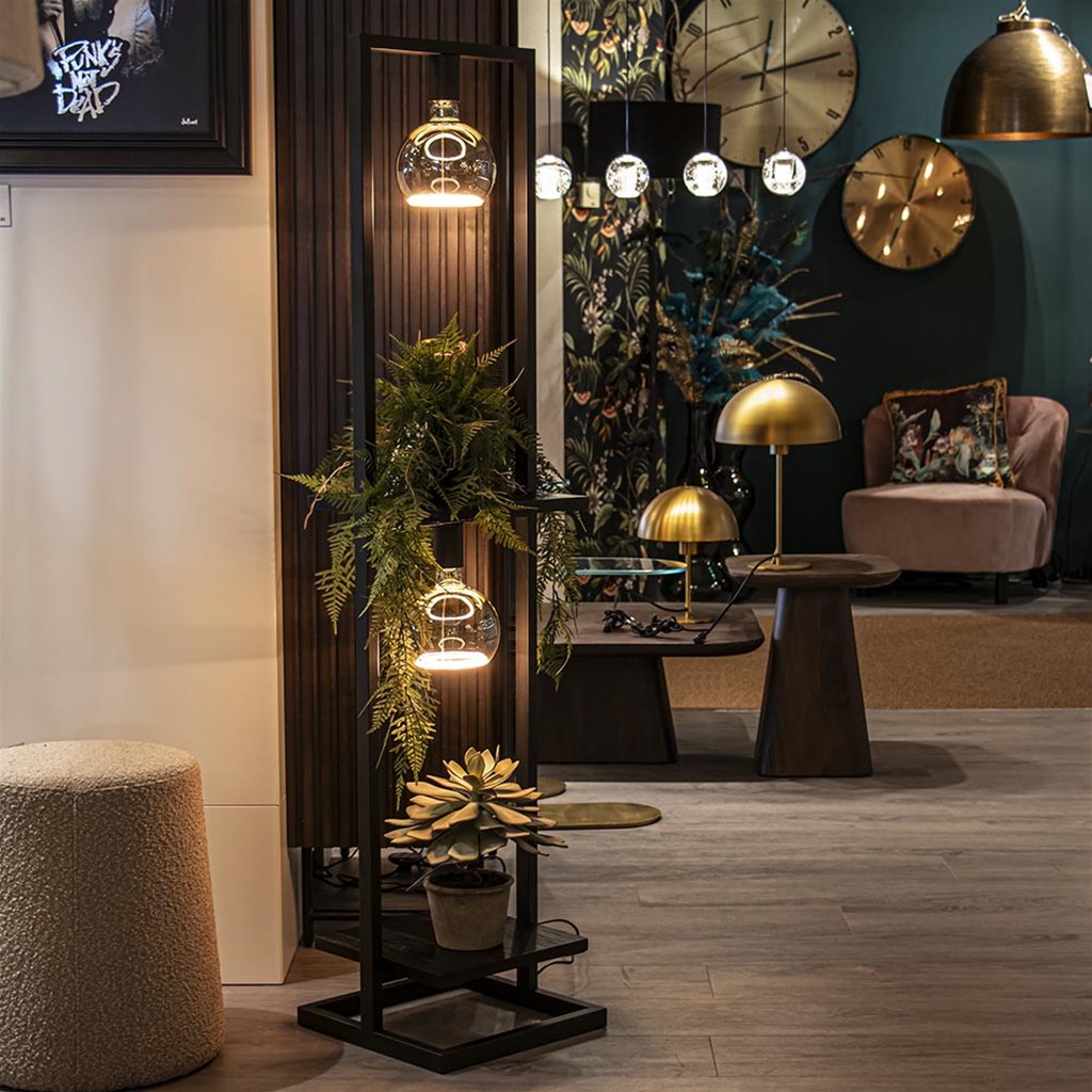 Vloerlamp zwart met houten plankjes