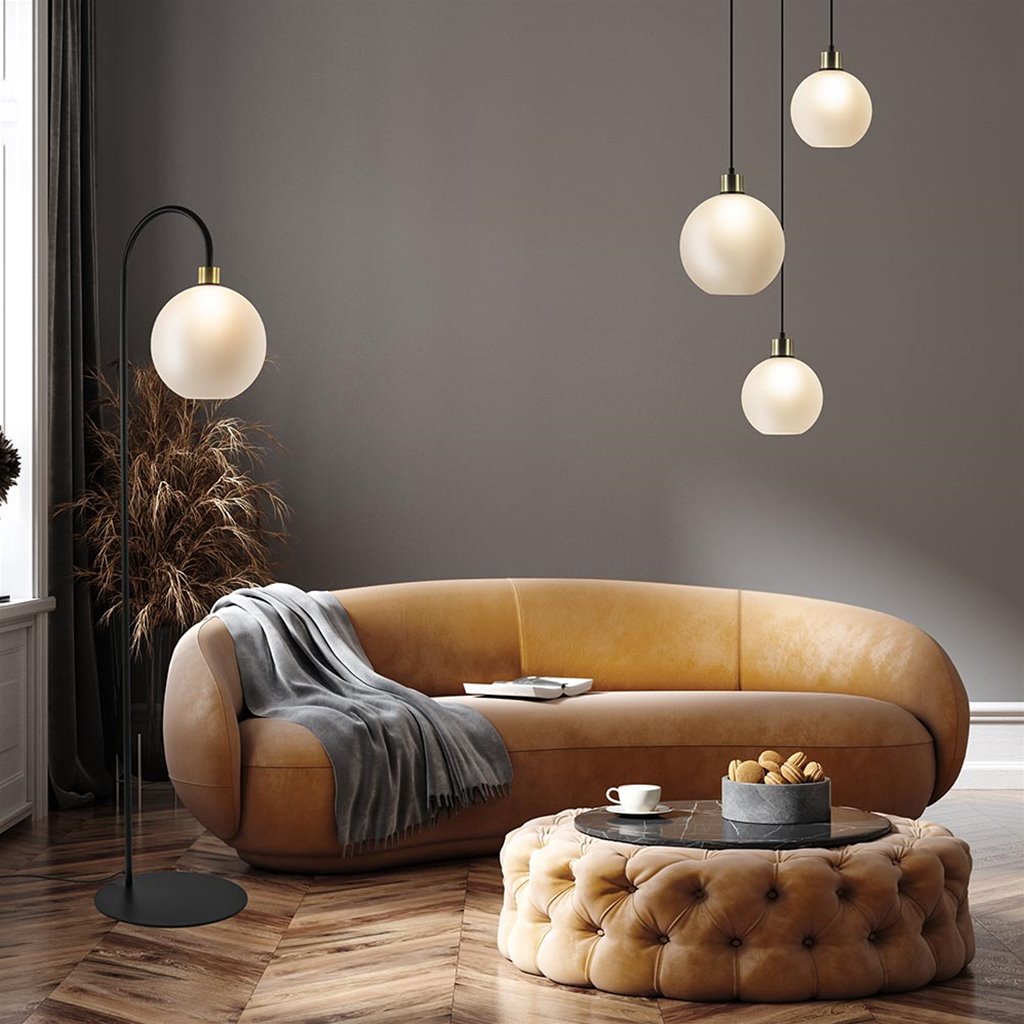 Chique 3-lichts hanglamp rond zwart-goud + opaal glas