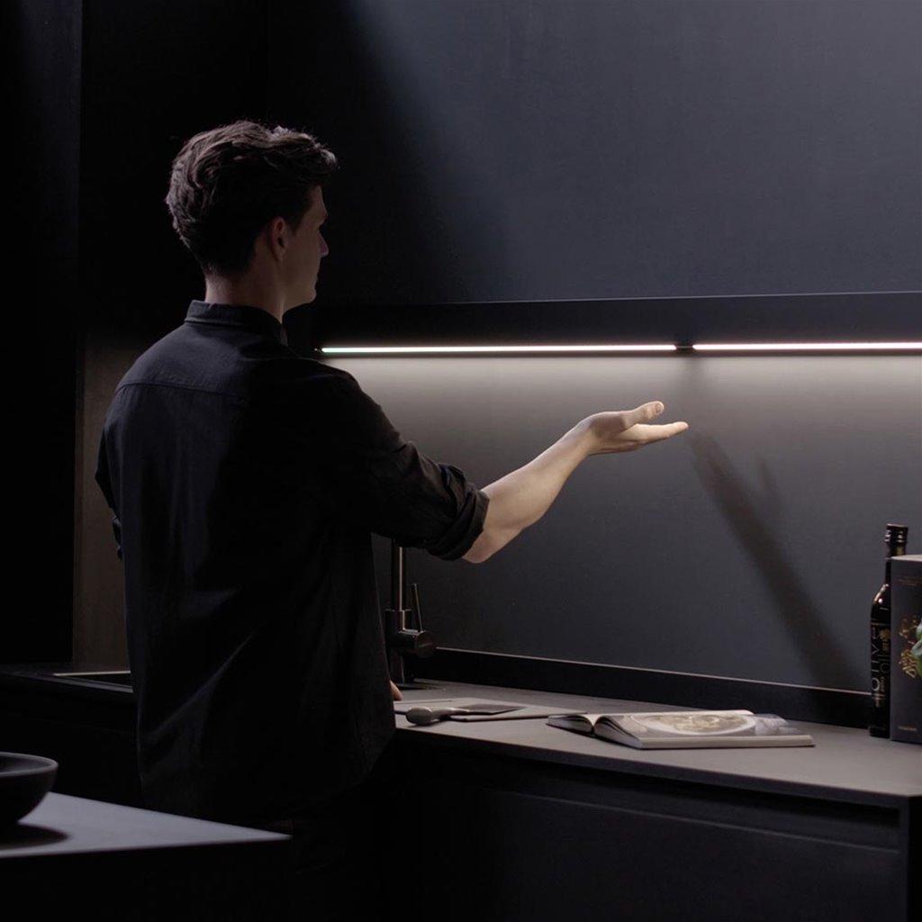 Design LED wandlamp zwart met Gesture Control 90 cm