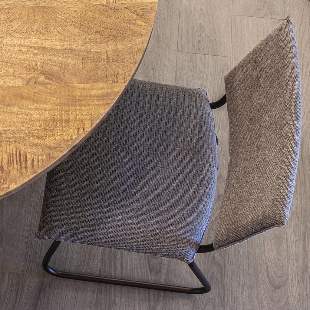 Trendy eettafelstoel grijs met gunmetal poot